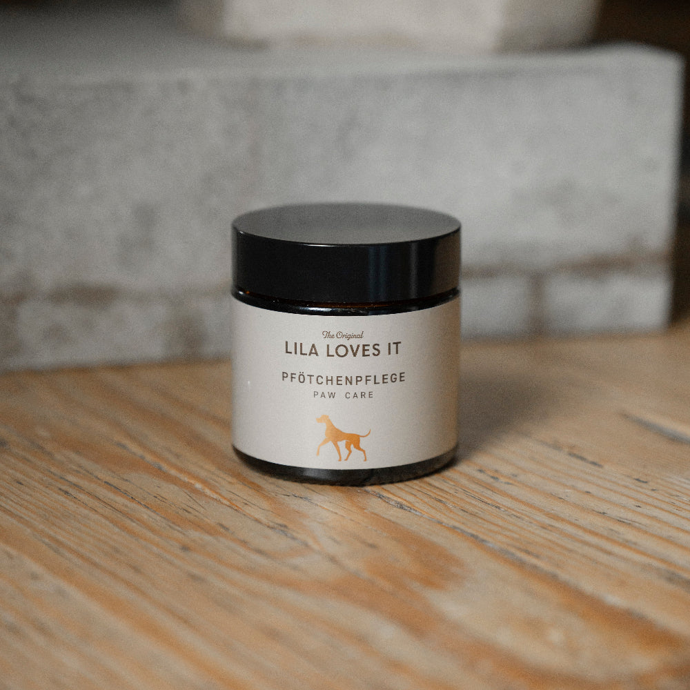 LILA LOVES IT Natural and organic dog paw moisturizer for dry and cracked paws