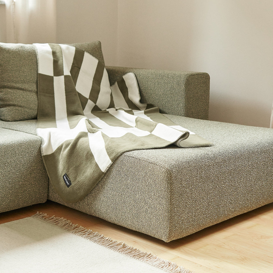 MiaCara Blocco Dog Throw – Contemporary Block Pattern