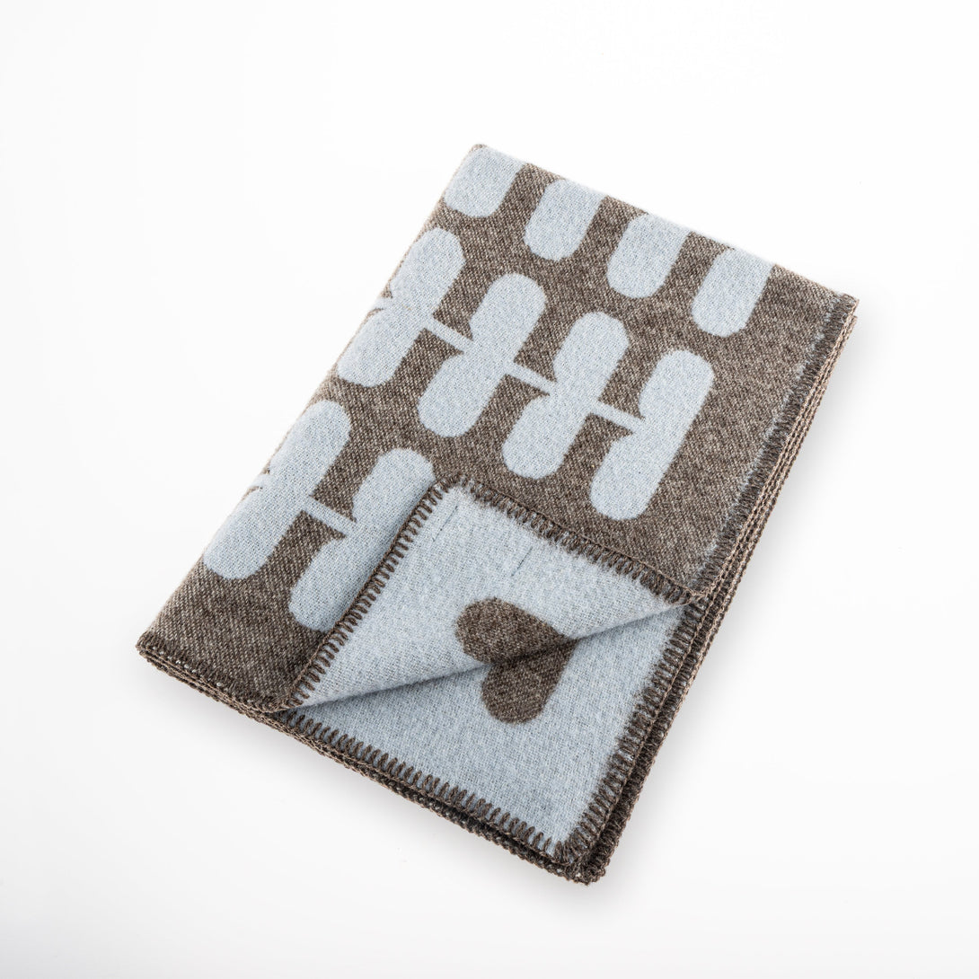 MiaCara Wool Dog Blanket – Flora Design for Comfort & Style Chocolate